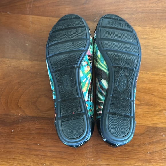 Ballerina flats.  Beautiful! Size 5 1/2 - Picture 3 of 3